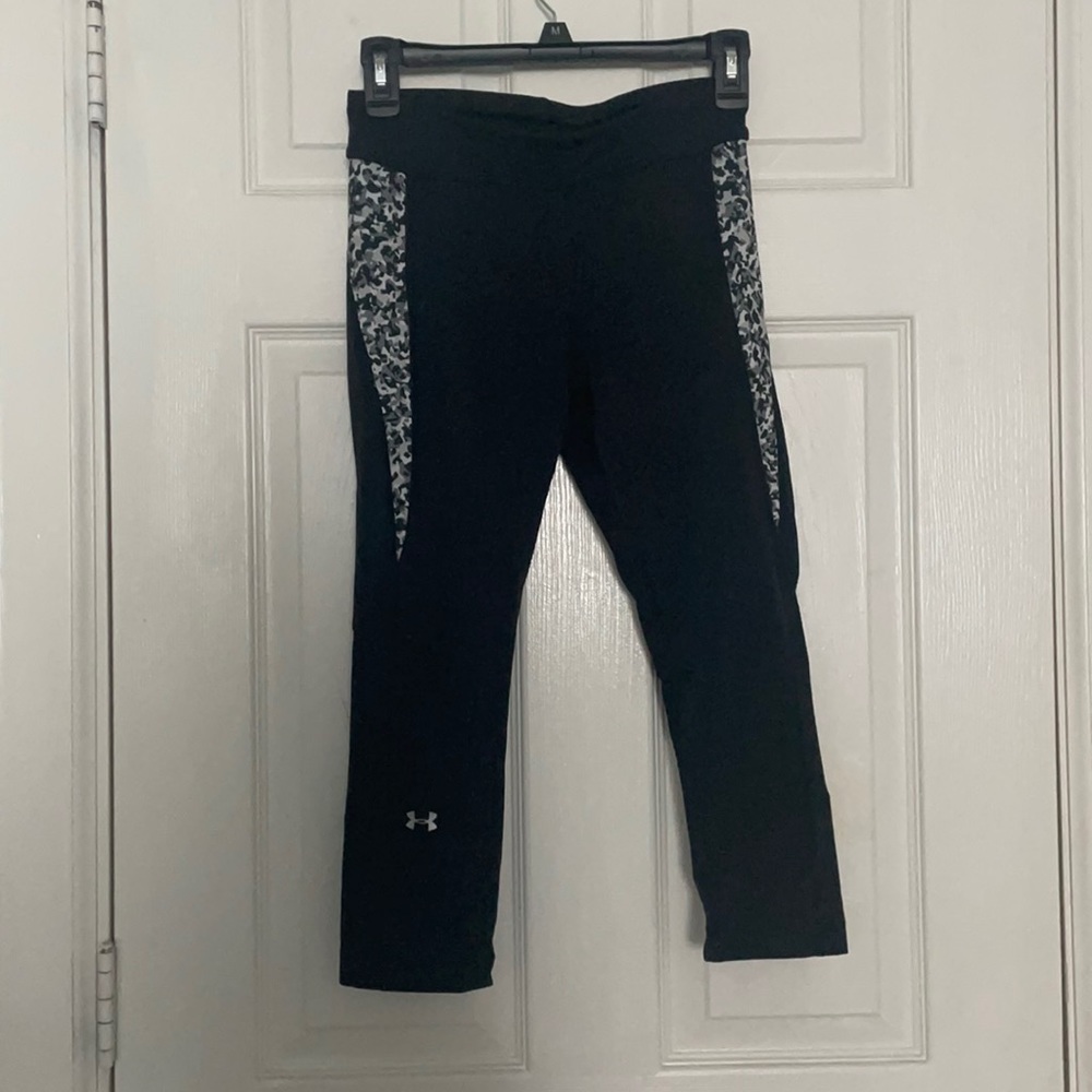 Under Armor Black Workout Capris Small Camo Black
